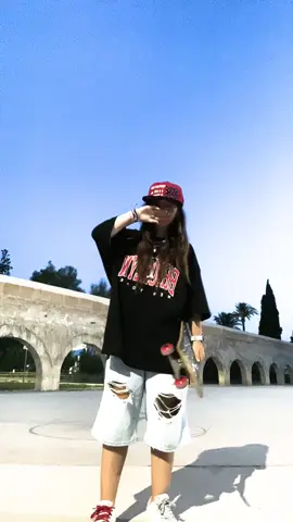 la niña de atrás 😞 || #graffitistyle #StreetStyle #skategirl #fyp #parati #streetgirl #rapper #streetgirl #fyp #graffitera #rapera #wlw #outfit #outfitinspo #outfitstreet 