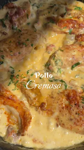 POLLO CREMOSO 🍗👨🏻‍🍳 Esta receta es perfecta para un momento muy especial ❤️ En la parte de abajo te dejo los ingredientes y las cantidades 👇 -4 filetes de pechuga de pollo  -1 cdita de sal, pimienta negra, paprika y ajo en polvo -1 taza de crema de leche  -1/2 taza de queso mozarella  -1/4 de taza de tomates secos  -Albahaca al gusto  -1/2 cebolla picada  -2 dientes de ajo picados  ———————————————— #danielgalvezfood #danielgalvezrecetas #pollocremoso #polloconcrema #pollomarryme #marrymechicken #recetasfaciles 
