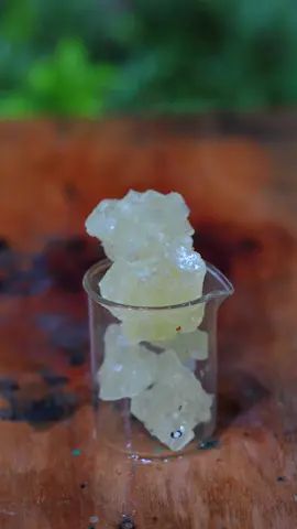 The glowing 1000-degree iron ball burned the cup of sugar #experiment #shorts