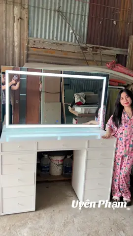 Bàn Trang Điểm Chuyên Nghiệp Studio. @Nội Thất Uyên Store @Nội Thất Tú Uyên2 #xuhuongtiktok2024 #bàn_trang_điểm_đẹp #noithatphongngu #❤️❤️ #studio #bàn_trang_điểm 