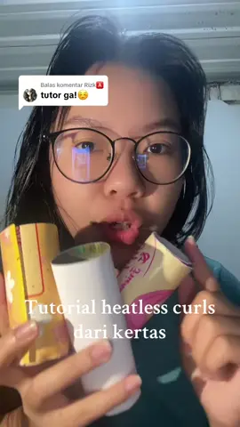 Membalas @Rizk🅰️ tutorial heatless curls dari KERTAS 🤯  #hairtok #heatlesscurls #heatlesshair #curl #curls #curly #blowout #curlyhairtutorial #curlscheck #curling #hairtutorial #rambutmaksimal #rambut #fypシ゚viral #foryoupage #reuse 