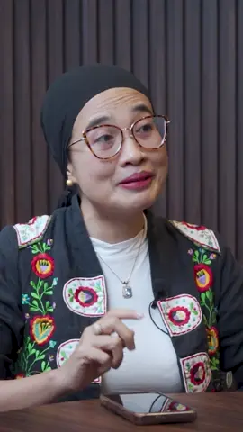 Bukan Asian values tapi Jokowi values. Di ujung kekuasaan Jokowi wariskan kemiskinan & dinasti politik. Saksikan selengkapnya di youtube Abraham Samad SPEAK UP. Jangan lupa subscribe, comment, like, & share!