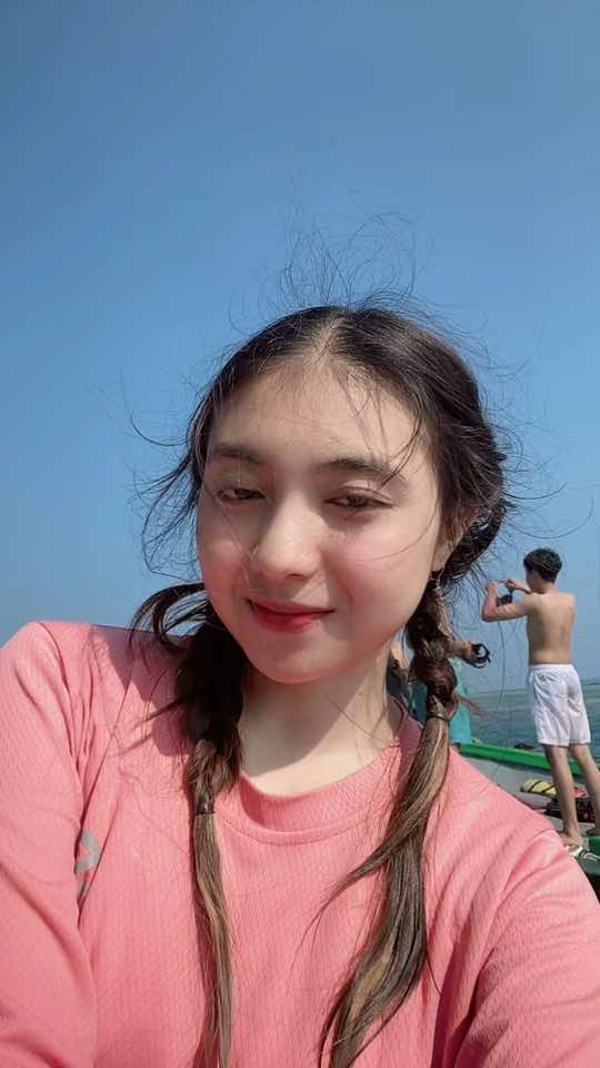 Sudah seperti gadis pulau kahh