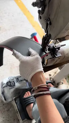 Gym belt sewing process![强][强][强] Hand working, delicate! #Gymbelt, #belt, #umicca, #guangzhou Umicca Sport Product Factory, #sportproductmanufacturer, #Gymproducts, #gym equipment
