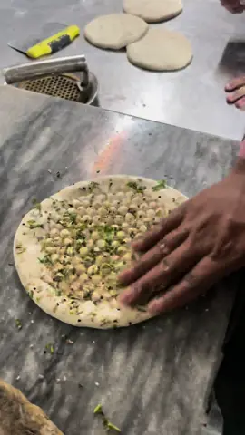Viral Lahori Roghni Naan  . . . . #numanarshad #numaneats #food #Foodie #Foodie #streetfood #punjab #funnyreel #france #naan #roghni #lahori #lahore 