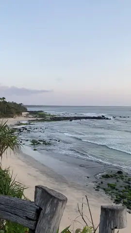 Bagus buat liat sunset, tapi ini waktu ketutup mendung jadi ga keliatan. Tapi tetep cantik kok🫶🏻 #sunsetbeach #alaspurwobanyuwangi #alaspurwotegaldlimo #pancurbeach #fyp #pemandangancantik #wisatabanyuwangi #wisataalam 