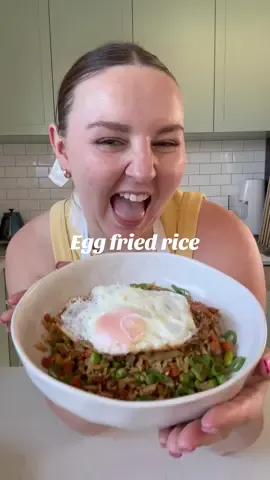 An easy dinner with everything you probably have in your fridge or pantry right now! 🥚🍚 To enter your Eggs Era, visit australianeggs.org.au and check out some more delicious and affordable recipes @Australian Eggs #AustralianEggs #EggsEra