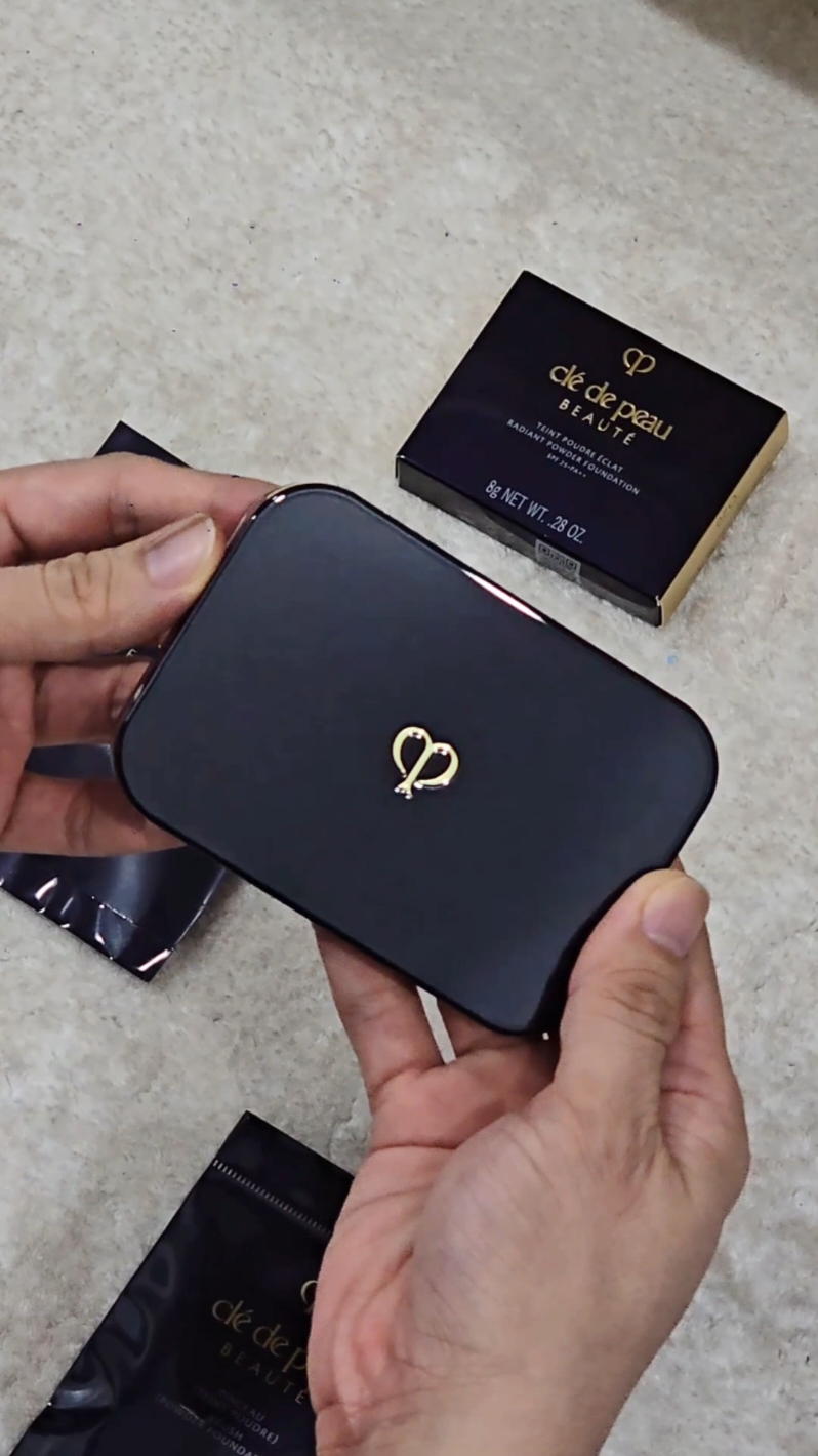 The New Radiant Powder Foundation 📍cle de peau beaute #RadiantPowderFoundation #CledePeauBeaute #CledePeauBeauteThailand