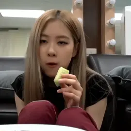 #ROSE:: -ˋ₊˚. :𝔉ᴀɴᴄᴀᴍs 𝔓ᴀʀᴀ 𝔗ᴜs 𝔙ɪᴅᴇᴏs 𝔇ᴇ 𝔗ᴇxᴛᴏ: 🥕‧₊°  ⋆ ˚｡⋆୨୧˚　˚୨୧⋆｡˚ ⋆ 𝔇ᴜʀᴀᴄɪᴏɴ:: 🥕‧9s₊°  ⋆ ˚｡⋆୨୧˚　˚୨୧⋆｡˚ ⋆ ┊ ➶ ｡˚ 𝔗 ᴀ ɢ s　° #zyxcba #apoyo #fypシ #kpop #videodetextos💖🌴 #fyp #Viral #parati #hazmeviral #foryoupage #Videodetextos #contenido #aerisae [Pedido de:: @Rose ]