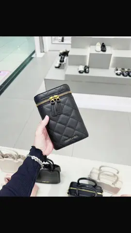 Cầm trên tay mới thấy e phone bag này đẹp thiệt nha #charleskeith #charleskeithauthentic #charlesandkeith #charlesandkeithbag #tuixach #trending 