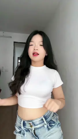 Ai là đom đóm dơ tay lên #dance #j97 #domdom #thuyhang #heyb 