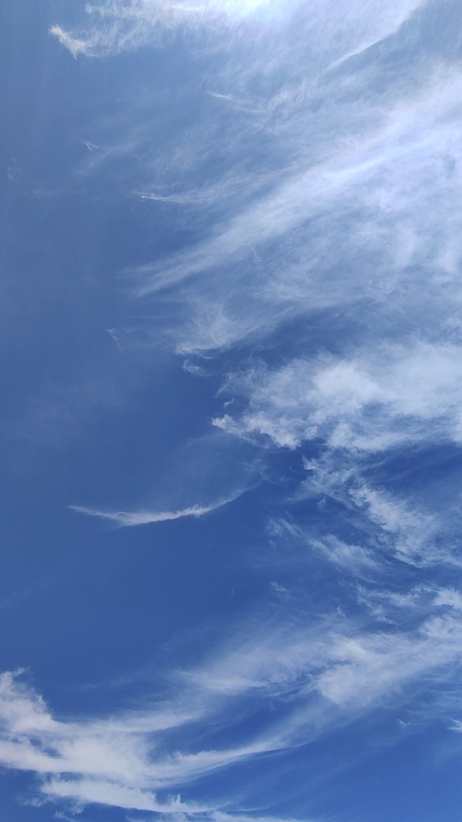 لن يفرق الله بين قلبين لهما نفس النوايا، لكن الله سيختبر دائمًا مدى قوة نواياهما في البقاء معا Allah tidak akan memisahkan dua hati yang memiliki niat yang sama, tetapi Allah akan selalu menguji seberapa kuat niat mereka untuk terus bersama. #syaircinta #fypシ゚viral #fypdoesntwork #bismillahfypシ🥀 #quotes #syairarab #arabicsong #langitaesthetic 