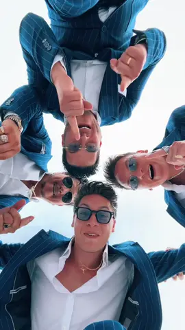 We are italians and we like to dress good🇮🇹☺️ #italian #italians #italy #italia #esteriorebrothers #brothers #mammamaria #ricchiepoveri #song #sing #Lifestyle #fy #fyp 