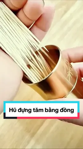 Chiếc hộp đựng tăm xỉa răng bằng đồng cực xinh cho nhà các bác đây 🥰 #hopdungtam #hudungtam #hopdungtamtudong #hopdungtamxiarang #xuhuong #foryou #muataitiktokshop #LearnOnTikTok #dodungtienich #tienichgiadinh #dodungtrongnha