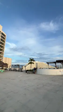 Enjoy the most romantic sunsets from Club Caribe. 🌅🤩 . Disfruta de los atardeceres más románticos desde Club Caribe. 🌅🤩 . #SeadustCancun #FamilyResort #resortlife #vacations #paradise #allinclusive