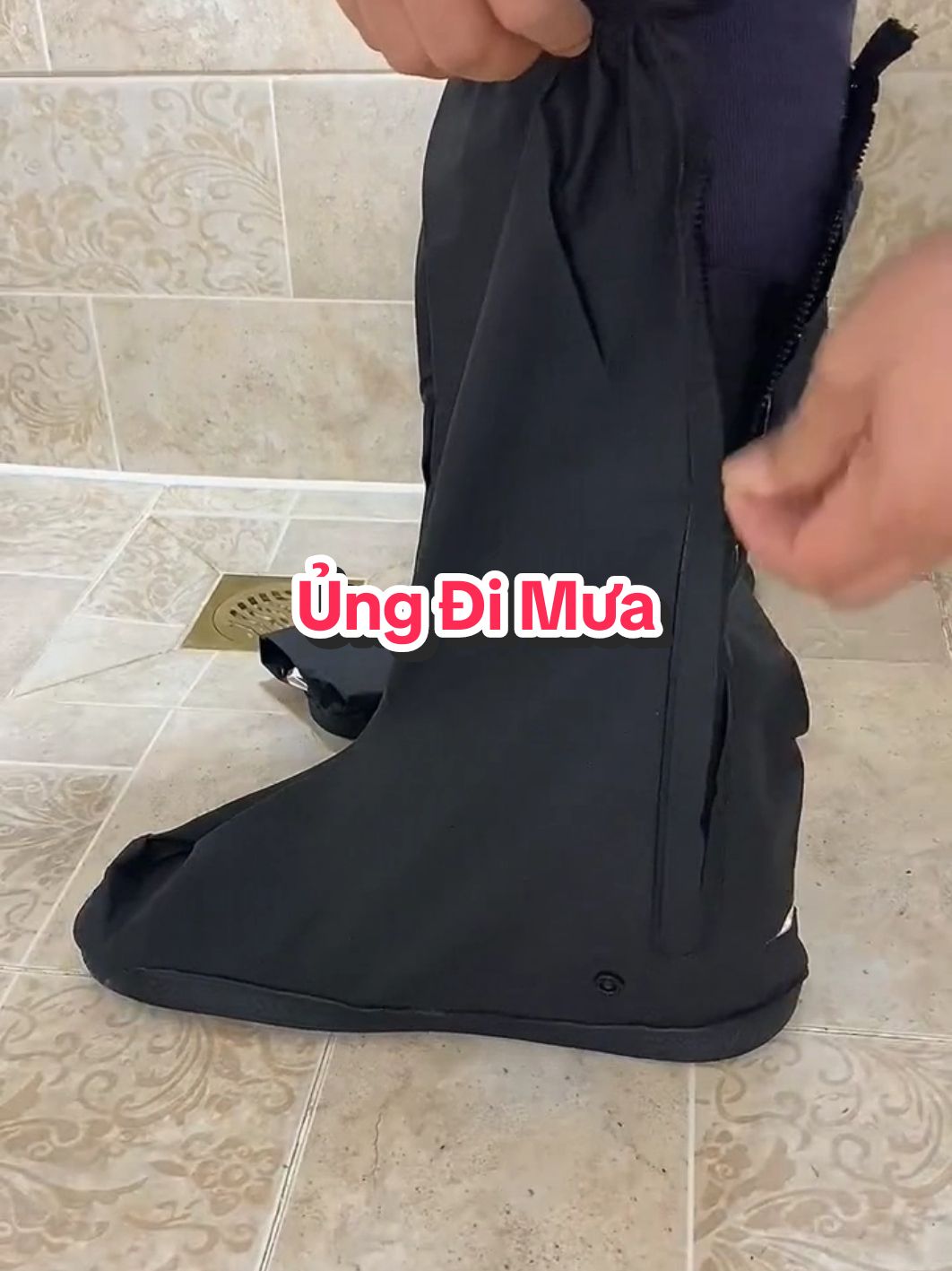 Trả lời @dyb65cxy6iod ủng đi mua có khoá kéo, chốt kài tiện ích, có thể tái sử dụng nhiều lần #ungdimua #ungdimuabaovegiay #ungbaovegiay #dodungtienich #tiktokshop 