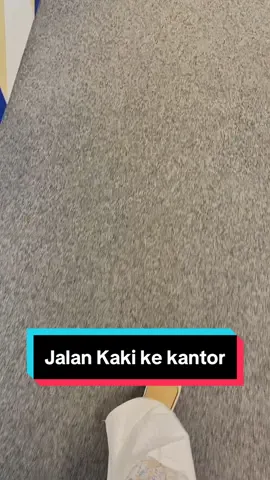 Ke kantor jalan kaki tetep harus pake sepatu nyaman dan cantik 🥰✨#officeoutfit #kantor #jakarta #jalankaki #sepatuwanita #work #officelife #corporatelife #lewatberandafyp #fyp #fypシ #tiktokshop #affiliate #worklife #flatshoes 