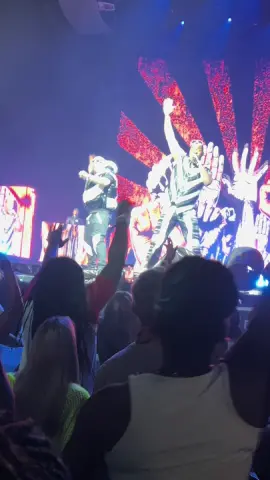 Snippets from The Out Of This World Tour with Missy Elliot and her friends !!! Im a fan from waaaaaay back of Busta Rhymes so to see him still rock the stage was epic. #foryourpage #bustarhymes #outofthisworldexperience 