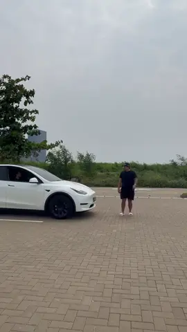 Tesla ku di gebuk abang nya ges