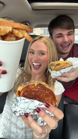 How many bites would it take you??🫵 @lukefoods  #fiveguys #cheeseburger #eating #fypp #foodreview #hacks #mukbang #mukbangeatingshow #fastfood #FoodTok #foodies #satisfying #food #eating #sauce #asmreating #collab #funny #bigbites #challenge 