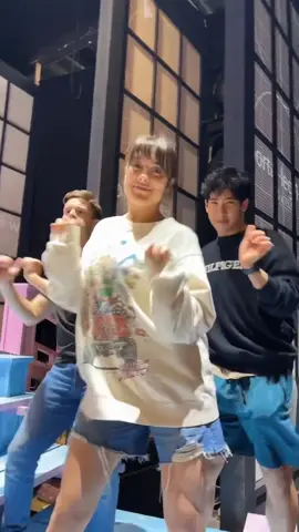 We had to 😤 Sparkling stars @MatPat, @Mia and @yongzhengxi show us their moves 🌟 #YourLieMusical #HaroldPinterTheatre #mamushi 