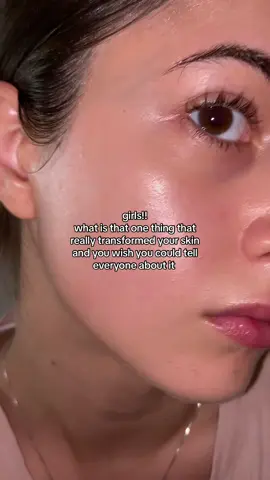 dermaplaning is the best thing I did for my skin i wish people wouldn’t be so scared to do it cause it literally gives you instant glass skin  #skincaretips #dermaplaning #clearskin #glassskin #beautytips #girls 