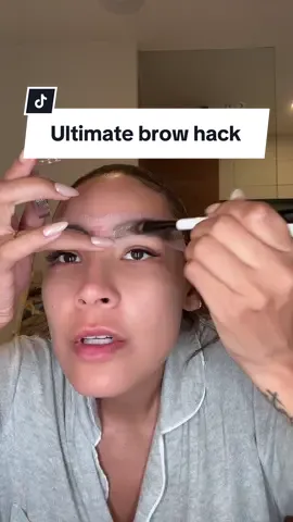 Perfect beows everytime 👏🏽 @Benefit Cosmetics #browhack #browstencil #eyebrowtutorial 