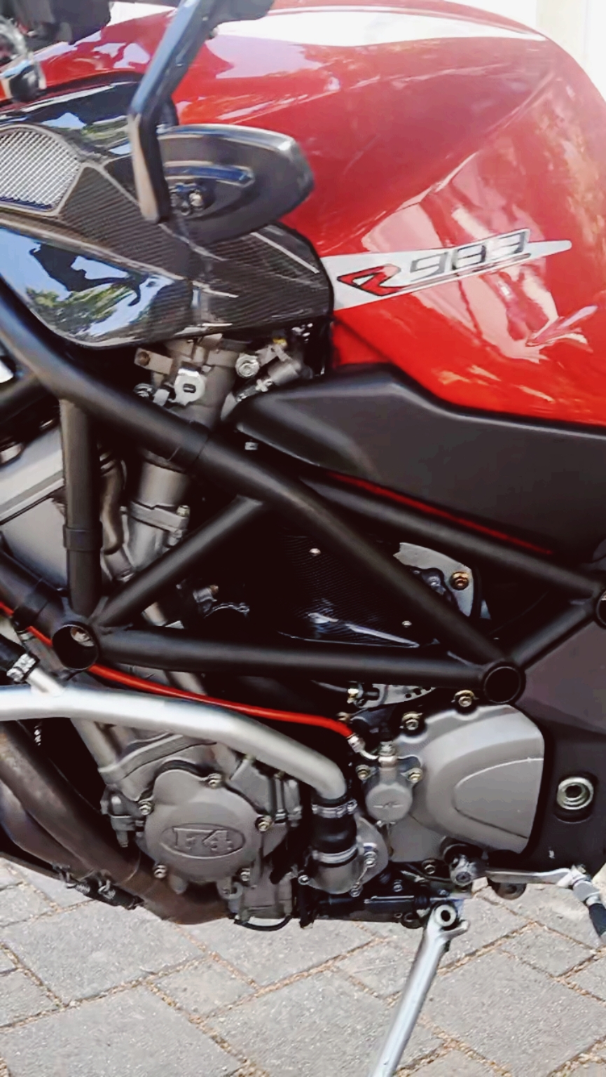 #mvagustabrutale #MVAgusta #brutale #brutale989r 