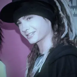 he’s so hot im gonna pass out #TOMKAULITZ #tomkaulitzedit #tomkaulitztokiohotel #tomkaulitz🎸 #tokiohotel #tokiohotel 