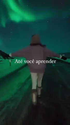 Acredite no universo!!  Leia este texto até o final e descubra como o universo trabalha para te guiar ao sucesso! 🌟 O universo vai te colocar na mesma situação, várias e várias vezes, até você aprender.  Aprender a reagir diferente.  Aprender a pensar diferente.  Aprender o suficiente para evoluir. Lembre-se: velhos hábitos não abrem portas. Para alcançar a transformação que você tanto deseja, é necessário eliminar esses hábitos e adotar novas formas de pensar e agir. Claro!  O universo é um vasto campo de possibilidades, e cada desafio que você enfrenta é uma oportunidade para crescer e evoluir.  Cada repetição das mesmas situações é um convite para que você se reinvente e desenvolva uma nova visão sobre a vida.  O caminho para a evolução é guiado pelo entendimento de que os padrões antigos não servirão mais.  É ao alinhar sua mente e suas ações com as novas realidades que você começa a desbloquear seu verdadeiro potencial e a criar uma vida mais significativa e gratificante. Adicione nosso perfil! Junte-se a nós para receber dicas diárias de autoajuda, motivação e técnicas de relaxamento que vão te ajudar a reprogramar sua mente e conquistar uma vida mais plena e realizada. #explore #explorepage #vida #vidasaudavel #mentesã #motivational #universo