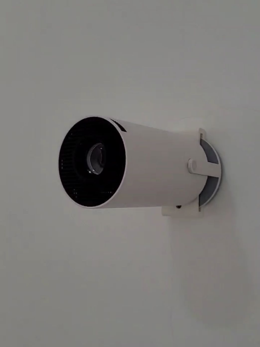 Suporte para Projetor HY300 da shopee, compatível com instalação e parede/teto e em tripés! Compre pelo link abaixo: https://s.shopee.com.br/g64Mqopsq #hy300 #hy300projector #shopee #acheinashopee #suporte #suportepro#jetor #miniprojector 