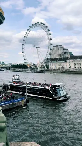 😍🇬🇧 #foryou #london #viralvideo #londonlife #fyp #uk #travel #travellife #viral #unitedkingdom #beautifulview #uktiktok 