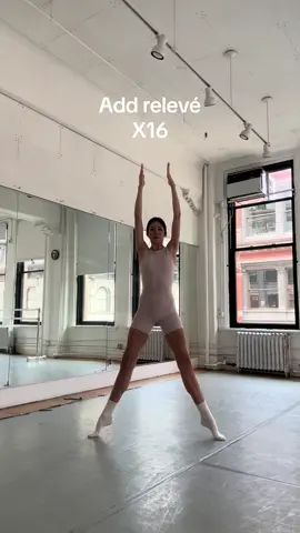Let me know how it goes! Wearing Le Ore @bandier  #balletbody #pilatesbody #ballet #pilates #Fitness #wellness #exercise #ballerina #glutes #glutesworkout #squatchallenge #adultballet #adultballetcommunity #mobility #homeworkout #balletcore #balletaesthetic #legday #bandier 