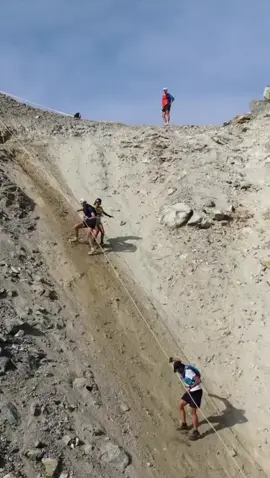 Texto: Agradecemos la visita de Karina Carsolio a Bolivia 🇧🇴 Este es un vídeo 🎥 de @skyrunning de su participación en la carrera @ultraksofficial EXTREME