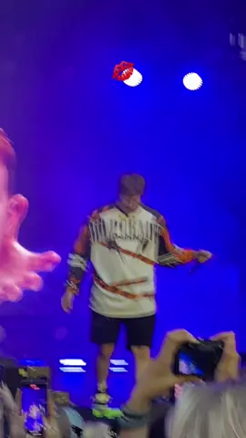 Ну какой же довольный #greenscreen #дк #данякашин #стрим #стример #концерт #москва #россия #89sqd #шпанасквад #рек 