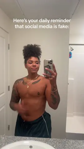Tw: SCARS❗️Very hard for me to post this, but it’s for educational purposes. I’m 3 years post opp & still struggle with scar reduction & skin evening. All bodies are beautiful in all their stages so be kind to yourself #postop #skincare #genderaffirmingcare #bodypositivity #masc #nonbinary #lgbtq @FaceCraftMD  