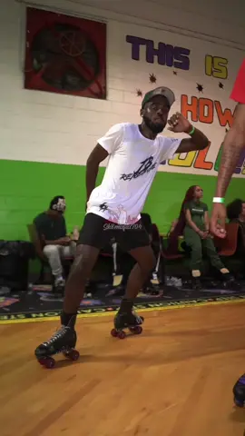 #rollerskating #rollerskatingdaily #rollerskatingtricks #viralvideo #fyp #trending #foryoupage 