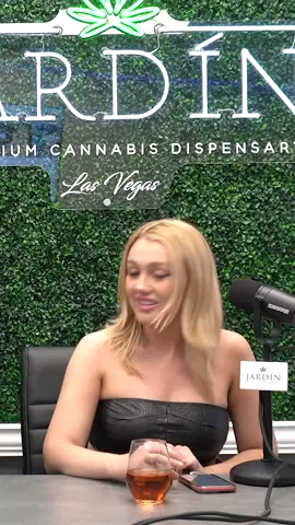 Loveeeeee it 😝 @whatisthedeelz @therealjohnnycastle @spencer_michael_barrick #fyp #podcast #collegecontent