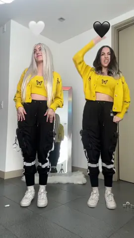 Cuál les gusta más? 🤍 o 🖤? 