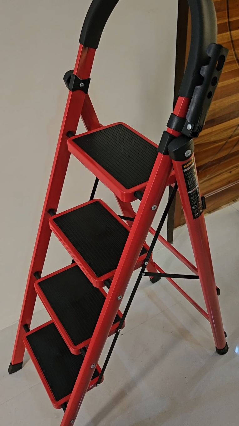 affordable heavy duty foldable ladder bagay na bagay sa mga may clothing biz, pang abot sa mga matataas sa bahay, at pang construction projects #ladder #foldable #essential #hagdan #fyp 