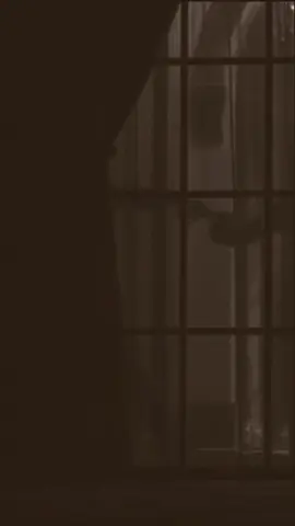 𝘽𝙖𝙜𝙞𝙖𝙣 36 || Aku terombang-ambing dalam lautan luka,   Cinta yang indah bagai bintang bersinar terang,   Namun takdir memadamkan cahaya, meninggalkan gelap yang pekat. Di dalam hatiku, cinta mengalir deras,   Namun takdir datang, membelenggu dengan kejam.   Seperti dinding tak terlihat, menghalangi jalan kita,   Meruntuhkan impian yang kita bangun bersama. Mengapa harus begini, aku bertanya lirih,   Ketika cinta kita begitu dalam, mengapa takdir begitu kejam?   Luka ini menganga, tak kunjung sembuh,   Menambah perih setiap kali teringat kenangan kita. Di antara takdir dan cinta, aku berjuang melawan kehampaan yang mendera.   Apakah kita harus menyerah pada takdir yang menyesakkan,   Atau terus bertahan meski luka ini semakin dalam? Meski tersiksa dalam dilema yang menyayat,   Aku tahu cinta ini akan selalu ada.   Namun takdir terus melukai, memisahkan kita,   Meninggalkan jejak luka yang tak terhapuskan. #puisi #aksara #sajak #bollywoodsong #india 