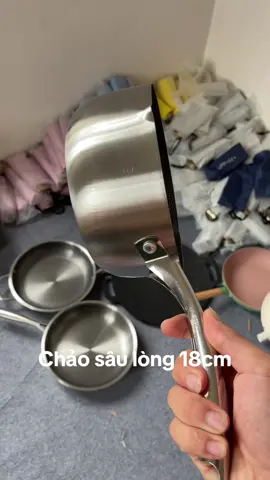 Chảo sâu lòng siêu đẹp chất lượng tốt. Thiết kế rất là đẹp, hàng này nhà em về là loại 1 dày dặn nên anh chị yên tâm mua dùng ạ#chaodep#chaosaulong#chaosaulong18cm#chaonho#chaomini#chaoinox#chaochongdinh#chaovantoong#quanhtoong 