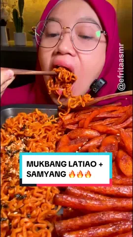 Membalas @go go go mukbang latiao + samyang pedesss #racunefrita #fyp #mukbangasmr #latiao 