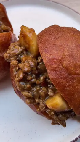 Leftover Mince with Amagwinya (I’m from Mamelodi and we call them ama-baby) 😂 I don’t have a recipe for ama-baby, I bought them e-stradeni 😋 #breakfast #fatkoek #fatkoekandmince #fatcakes #fatcakesandmince #magwinya #amagwinya 