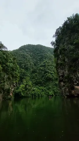 📍 Mirror Lake, Ipoh, Perak, Malaysia #travel #nature #ipoh #mirrorlake #tasikcerminipoh #perak #malaysia #lake #beautiful #outdoor #cuticutimalaysia #naturelover #naturevibes 