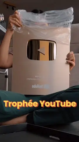 Il vient d'arriver 🥺🫶🏼 Merci ❤️ #youtube #trophy 