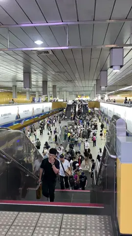 Mentahan Stasiun MRT Taiwan.  . . . . #stasiun #mrt #xyzbca #taiwan🇹🇼 #andriduatiga #story #save  #Semestasegaris #taipei #reels #street #taiwan #streetphotography #taipei #travel #photography #StreetStyle #city #instagood #photooftheday #dolan #ayodolan #Summer #adobelightroom #instagood #instagram  #travelphotography #worldwideshipping #merciselectshop #mercionlineshop #taipe101 #mercitaipei #life #keretaapi #fyp 