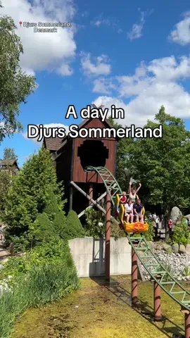 Tag your rollercoaster mate 🎢 #djurssommerland #forlystelsespark #amusementpark #rollercoaster #waterpark #sommer #sommerferie #whattodoindenmark #rutsjebane #vandland #djursland #aarhus #visitaarhus #visitaarhusregion 