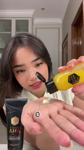 Uty aja pake Body White masa kalian ngga? 😝  ⁠⁠⁠#bodywhite#yourbelovedpersonalcare#AHA#indonesia#bodybooster#bodyserum#bodytoneup#bodytoner#deodorantbrightcream#produklokal#bodyserumlokal#bodyserumAHA#produkviral#bodywhiteviral#skincare#beauty#skincaremurah#cosmetic#bodycare#fyp