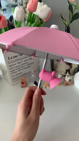Phone umbrella is a summer must have☔️#phonecase #miniumbrella #phoneumbrella #goodthing #TikTokMadeMeBuyit #foryou #foryoupage #tiktok #tiktokfinds